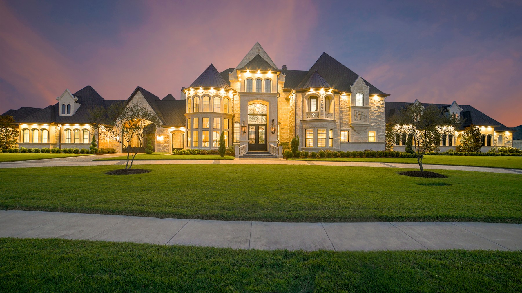 Luxury Estates represented by Warrior Realty Group Luxury Division